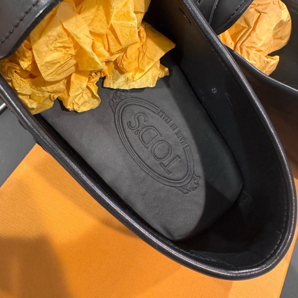 Tod’s Men’s Black Loafers - Picture 4 of 8